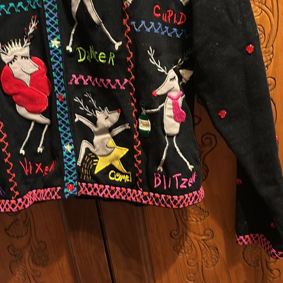 Fun reindeer sweater with lots of detail front and back - Picture 3 of 8